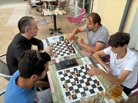 Photo 1 sur 4 de la soirée Soirée échecs au Comptoir à Auxerre