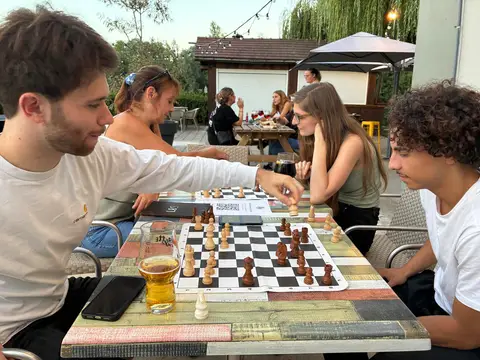 Photo 3 sur 4 de la soirée Soirée échecs au Comptoir à Auxerre